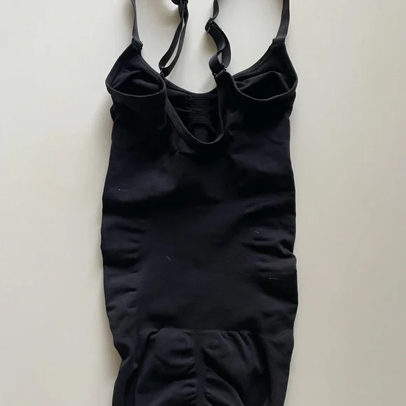 SKIMS NEW Black Sculpting Bodysuit!! - Picture 14 of 16